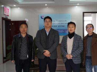 President Lee Dae-sung of Korea came to Feiying Technology to visit the factory and had in-depth talks